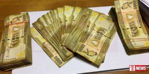 ව්යාජ 5000 නෝට්ටු මුද්රණය කළ බාහිර උපාධි අපේක්ෂකයෙක් අත්අඩංගුවට