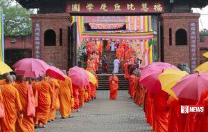 ප්රථමවතාවට බුද්ධ ශ්රාවිකාවන් 5000කට පරිෂ්කාර පූජාවක්.