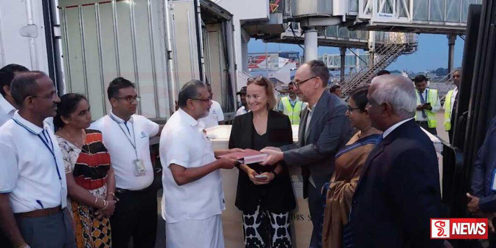 ලන්දේසින් පැහැරගත් කෞතුක භාණ්ඩ යළි රැගෙන එයි