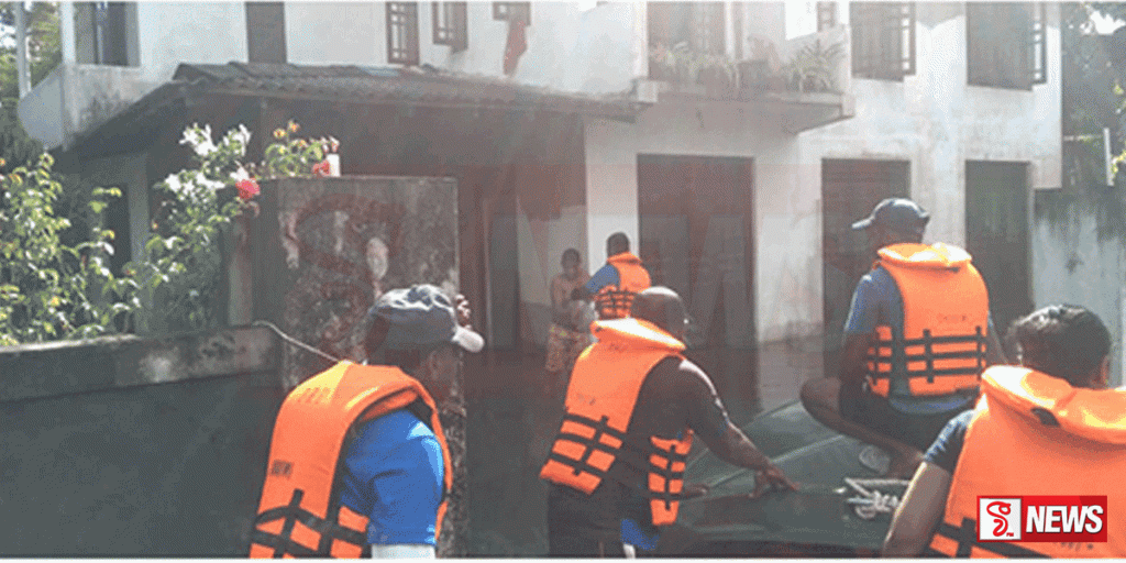 ජා ඇළ ප්රදේශයේ ගංවතුරෙන් පීඩාවට පත් ජනතාවට නාවික හමුදාව සහන සලසයි