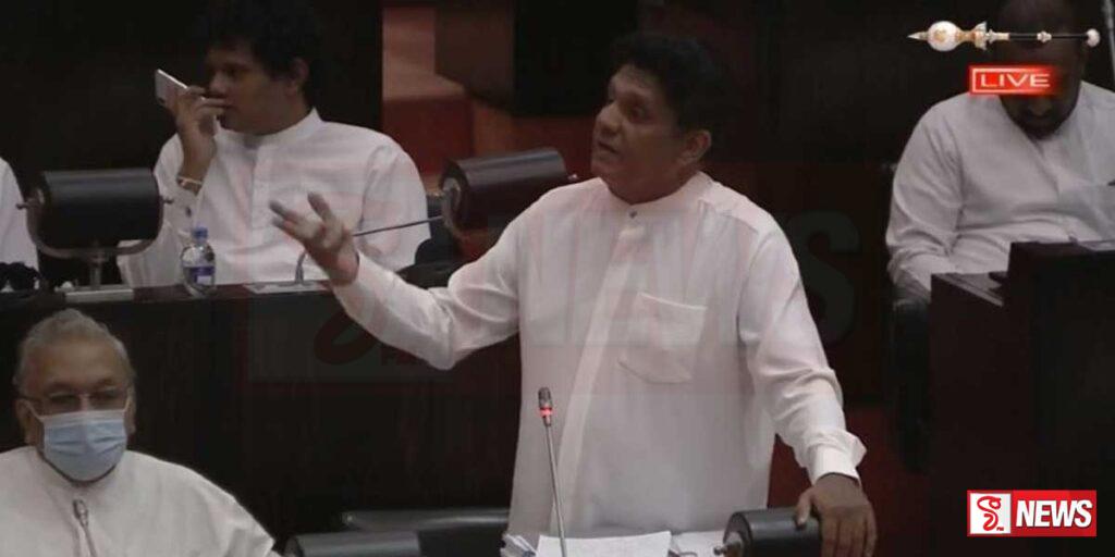 සජිත් අද පාර්ලිමේන්තුවේ ෆයර් වෙයි! සජිත් පත්තරයක් පතුරු ගහයි! (වීඩියෝ)