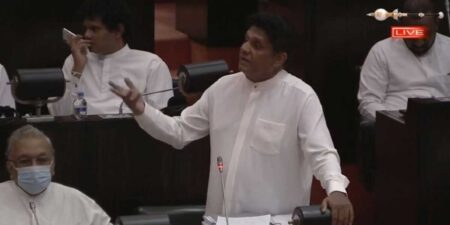 සජිත් අද පාර්ලිමේන්තුවේ ෆයර් වෙයි! සජිත් පත්තරයක් පතුරු ගහයි! (වීඩියෝ)