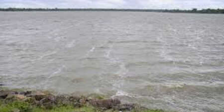 කාසල්රී ජලාශයට අලුත් මාලු බෝ කරයි (වීඩියෝ)