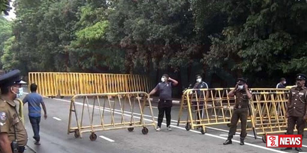 පොල්දූව මංසන්ධියෙන් පාර්ලිමේන්තු පිවිසුම් මාර්ගය අවහිර වෙයි