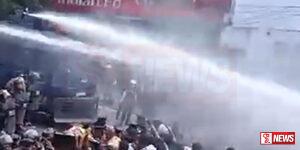 NPP කාන්තා සංවිධානයේ විරෝධතාවයට පොලිසියෙන් ජල ප්රහාරයක්