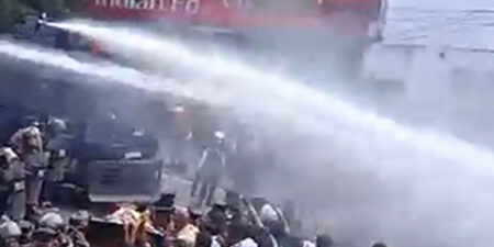 කොළඹ සරසවිය ඉදිරිපිට දැඩි රථ වාහන තදබදයක්