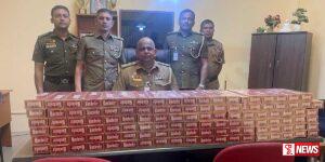 නීති විරෝධී විදේශීය දුම්වැටි තොගයක් සමග ව්යාපාරිකයෙක් අත්අඩංගුවට