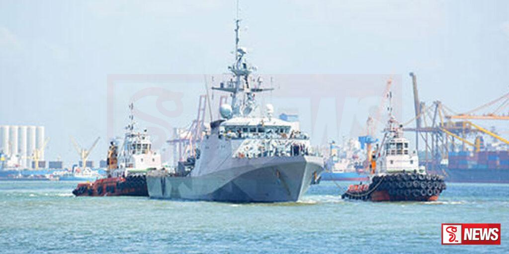 බි්රතාන්ය රාජකීය හමුදාවට අයත් නෞකාවක් දිවයිනට