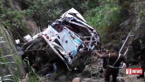 බස් අනතුරකින් අයෙක් මරුට – 37ක් රෝහලට