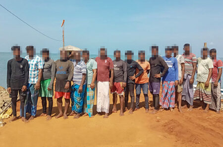 මුහුදු කූඩැල්ලන් දඩයමේ ගිය 16ක් කොටුවෙයි