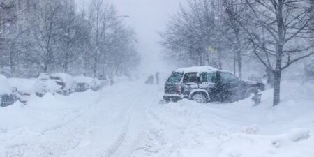 හිම කුනාටුවක් පිළිබඳ අවධානමක්