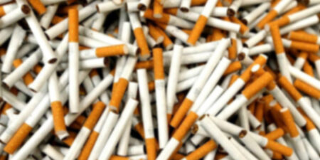 නීති විරෝධී දුම්වැටි සමග අයෙක් අත්අඩංගුවට