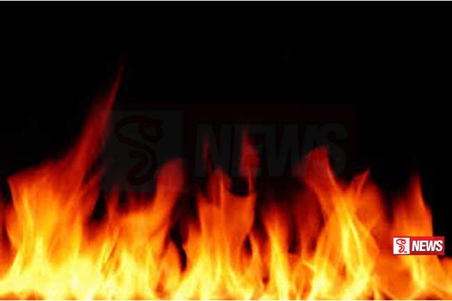 රත්නපුර – කොළඹ මාර්ගයේ දී බස් රථයක් ගිනි ගනී