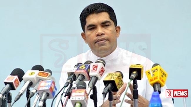 අලුතින්ම පත්වූ ඇමතිවරයා