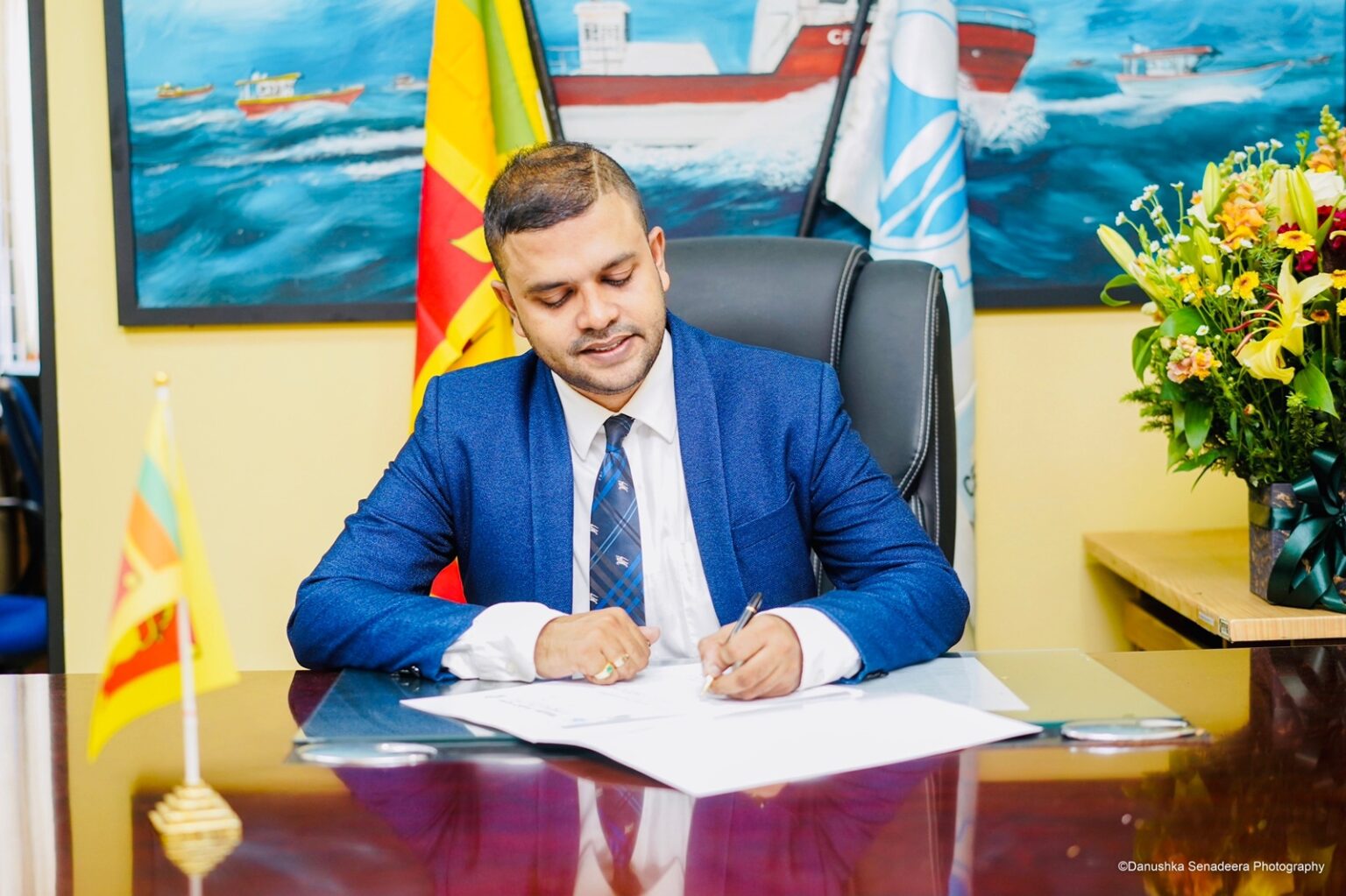 සීනෝර් සභාපති ඉල්ලා අස්වෙයි