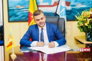 සීනෝර් සභාපති ඉල්ලා අස්වෙයි