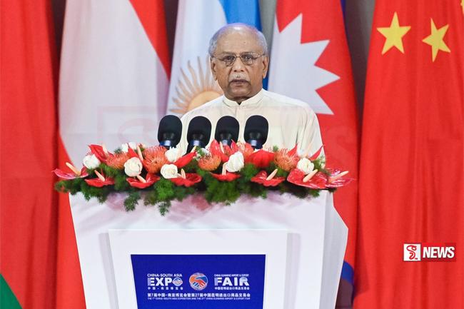 අගමැති චීනයේ සංචාරයක