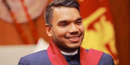 බැසිල් පිළිගන්න ගිය නාමල් හෙළි කළ රහස (වීඩියෝ)