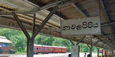 නාවලපිටියේදී දුම්රිය සේවකයින්ගෙන් සංචාරකයින්ට ගුටි