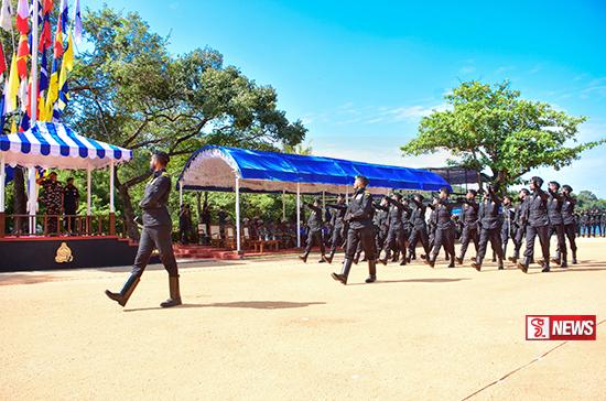 විශේෂ යාත්රා බලඝණ පුහුණුව සාර්ථකව සම්පූර්ණ කළ නව සාමාජිකයන් 21 ක් වෙත ලාංඡන පළඳවයි