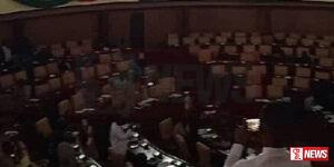 විදුලිය විසන්ධි කළ පාර්ලිමේන්තුව