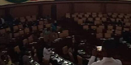 විදුලිය විසන්ධි කළ පාර්ලිමේන්තුව