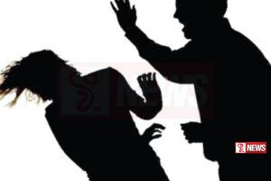 සංචාරකයින් දෙදෙනෙකුට දුම්රිය සේවකයින්ගෙන් සංග්රහයක්