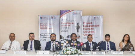 රාජ්ය අංශයේ ව්යාපෘති වලටත් සම්මාන දෙනවද? මාධ්යවේදියාගේ ප්රශ්නයට සභාවෙන් සැර උත්තරයක් (වීඩියෝ)