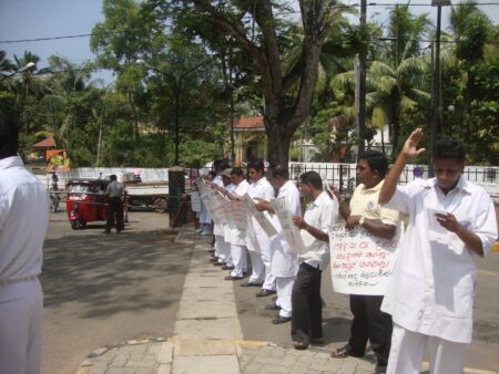 රෝහල් 17ක් ඉදිරිපිට හෙට උද්ඝෝෂණයක්