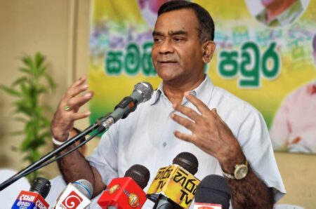 “රට ගොඩගන්න දක්ෂ නායකයෙක් ඕනෙ.”-තිස්ස