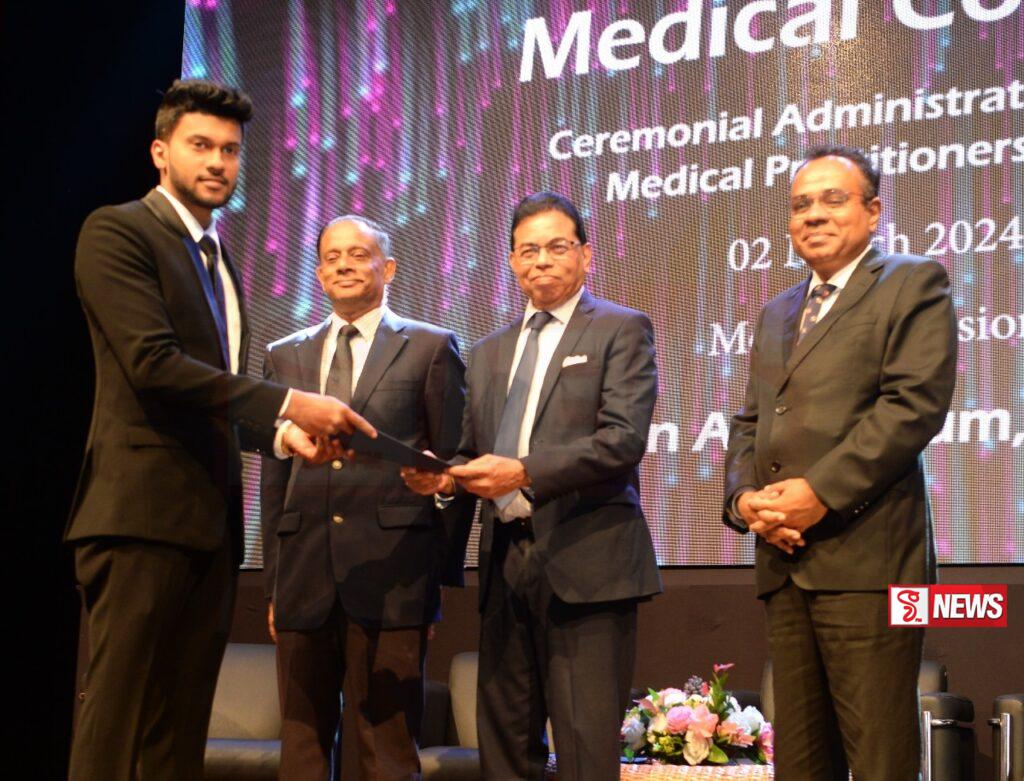 ශ්රී ලංකා වෛද්ය සභාව යටතේ ලියාපදිංචි වූ නවක වෛද්යවරුන් 1400 ක් දිවුරුම් දෙයි.