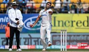 රවිචන්ද්රන් අශ්වින් ටෙස්ට් පන්දු යවන්නන් අතරින් පෙරමුණට