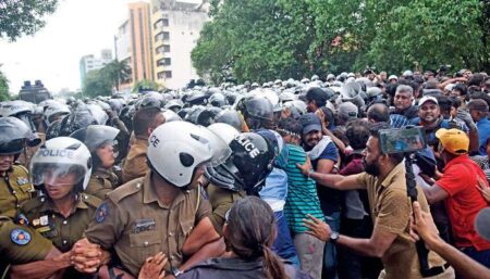 සරසවි විරෝධයට ජල ප්රහාරයක්