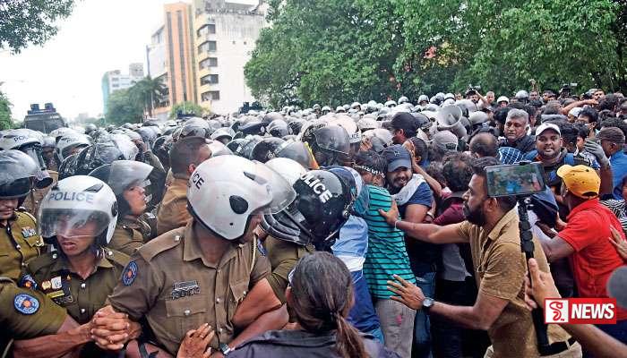 කොළඹ විශ්වවිද්යාලය අසල දැඩි උණුසුමක් (වීඩියෝ)