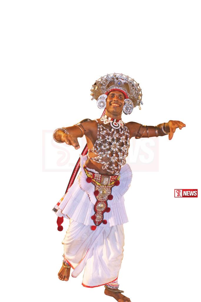 උඩරට වෙස් ඇදුම් කට්ටලය ලෝක උරුමයක් බවට පත් කිරීමට පියවර