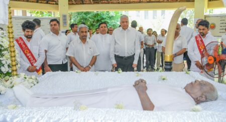 ඒ.ටී.ආරියරත්න මහතාගේ දේහයට ජනපතිගෙන් අවසන් ගෞරව