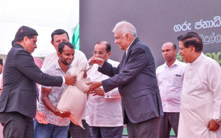 නොමිලේ සහල් බෙදාදීම ජනපති අරඹයි