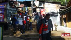 උත්සව සමයේ ශ්රීපාද වන්දනාව සඳහා විශාල වන්දනාකරුවන් පිරිසක්