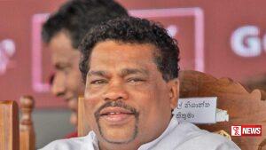 “සජිත් පාසල් වලට ගියාට වැඩක් නෑ ජනතාව ඉන්නෙ වෙනම පැත්තක.”-පියල් (වීඩියෝ)