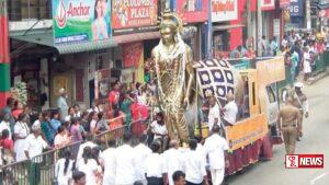 බැතිමතුන්ගේ හරසර මැද ශ්රී ලංකාවේ විශාලතම ලෝහමය සමන් දේව ප්රතිමාව වැඩමවයි (වීඩියෝ)