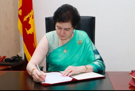 නව අධ්යාපන ලේකම්තුමිය වැඩ අරඹයි