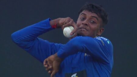 වනිදු වෙනුවට වියස්කාන්ත් IPL පිටියට