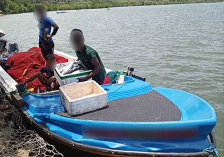 තහනම් දැල් භාවිතා කළ 14 දෙනෙකු නාවික හමුදා භාරයට