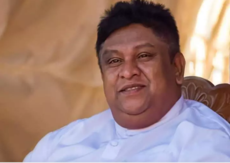 රාජ්ය ඇමති චාමර සම්පත් ගමන් ගත් රථය හදීසි ගිනි ගැනීමකට ලක්වෙයි