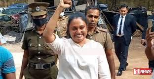 ඇප පිට එළියට ආපු ‘ලක් අම්මා’ සැර කතාවක් කරයි (වීඩියෝ)