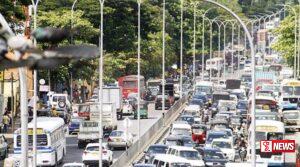 ගසක් අත්තක් කඩා වැටීමෙන් කොළඹ සංඝරාජ මාවතේ දැඩි රථවාහන තදබදයක්