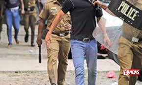 සැකකරුවෙකු පලායාමෙන් පොලිස් පරීක්ෂක සහ කොස්තාපල්ගේ වැඩ තහනම්