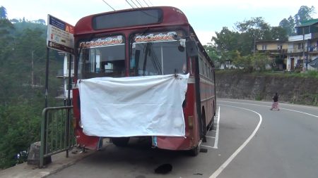 මගී ජීවිත රැසක් බේරා ජීවිතයෙන් සමුගත් ලංගම රියදුරු (වීඩියෝ)