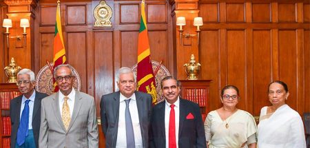 ජ්යෙෂ්ඨ නීතිවේදීන් පස් දෙනෙකුට ජනාධිපති බහුමාන