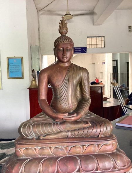 රුපියල් එක්කෝටි විසි ලක්ෂයකට බුද්ධ ප්රතිමාවක් විකිණීමට ගිය යකැදුරෙකු අත්අඩංගුවට